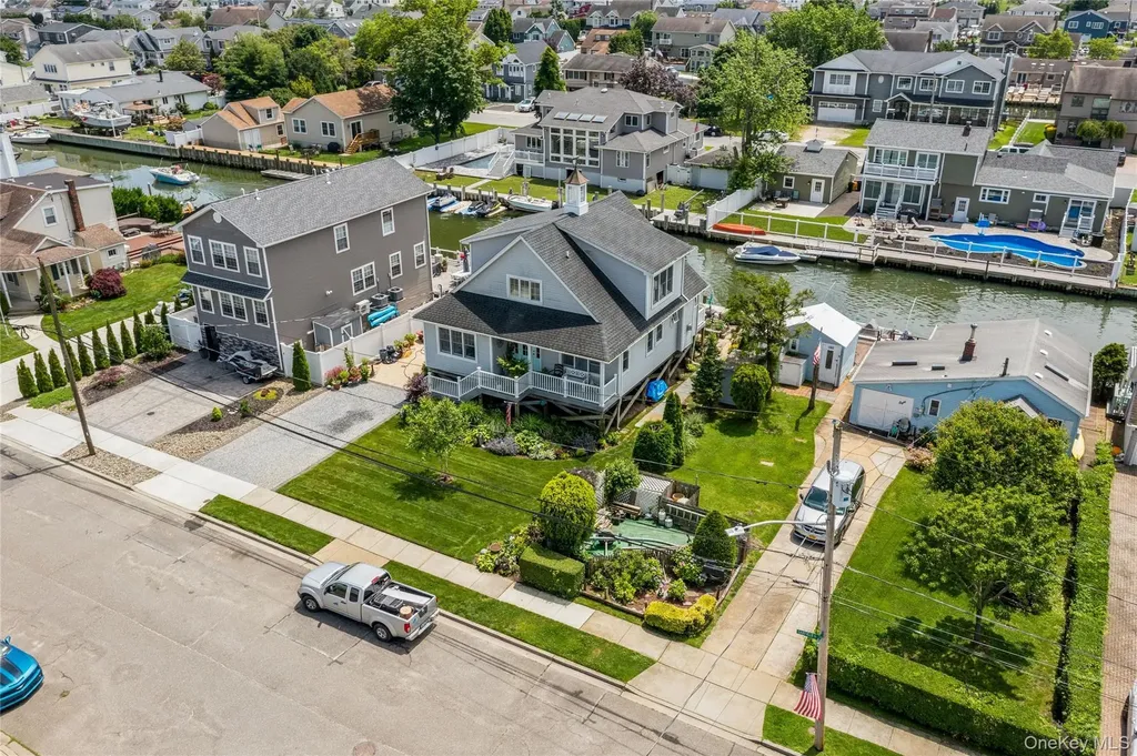 10 Garfield Place Massapequa NY 11758