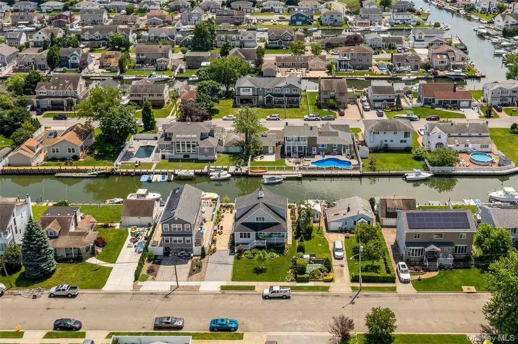 10 Garfield Place Massapequa NY 11758