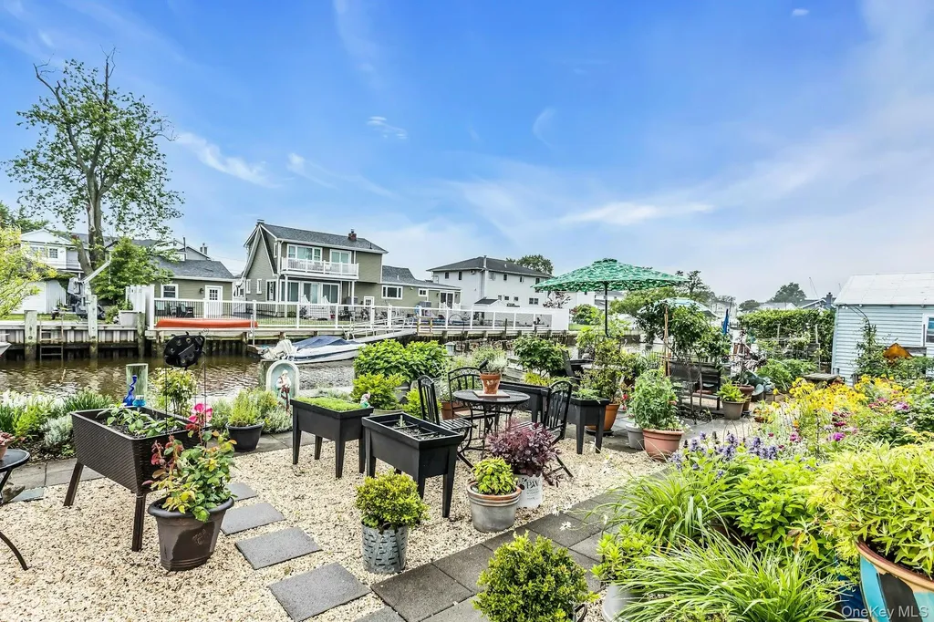 10 Garfield Place Massapequa NY 11758