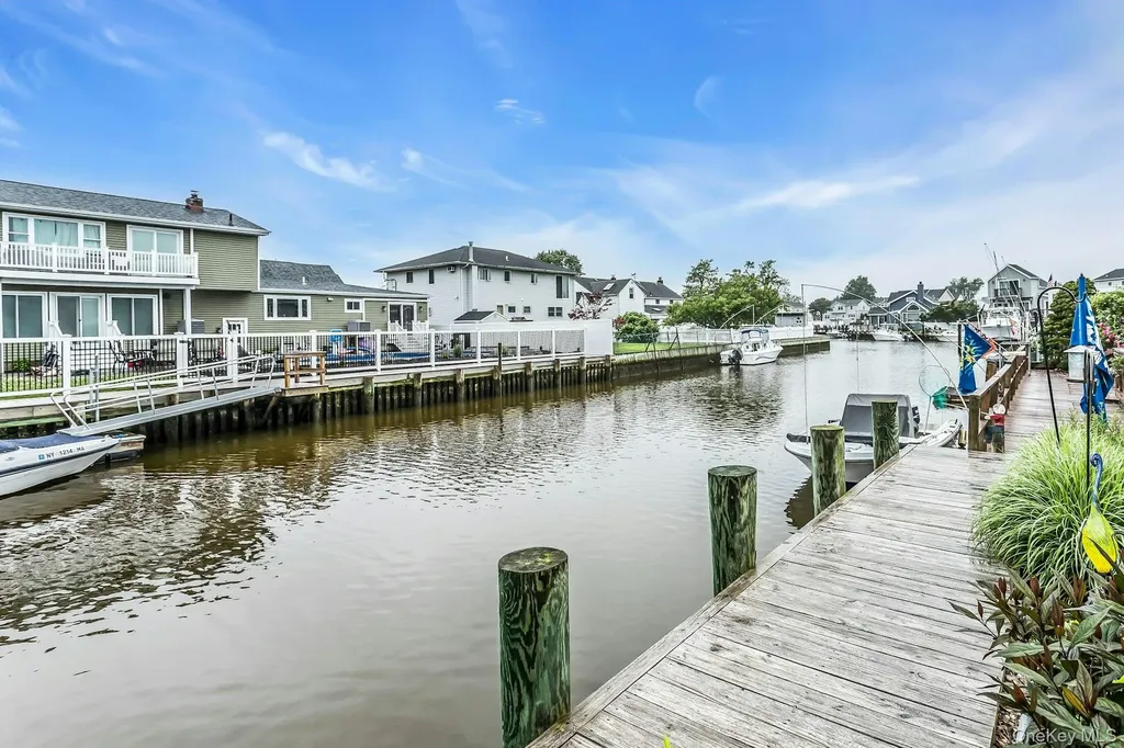 10 Garfield Place Massapequa NY 11758
