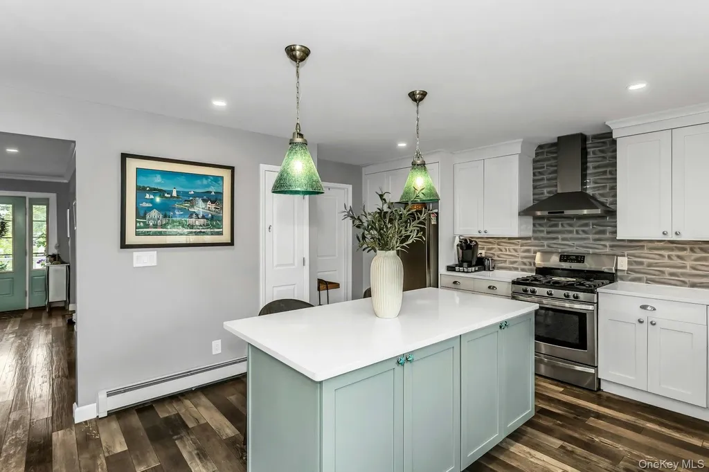 10 Garfield Place Massapequa NY 11758