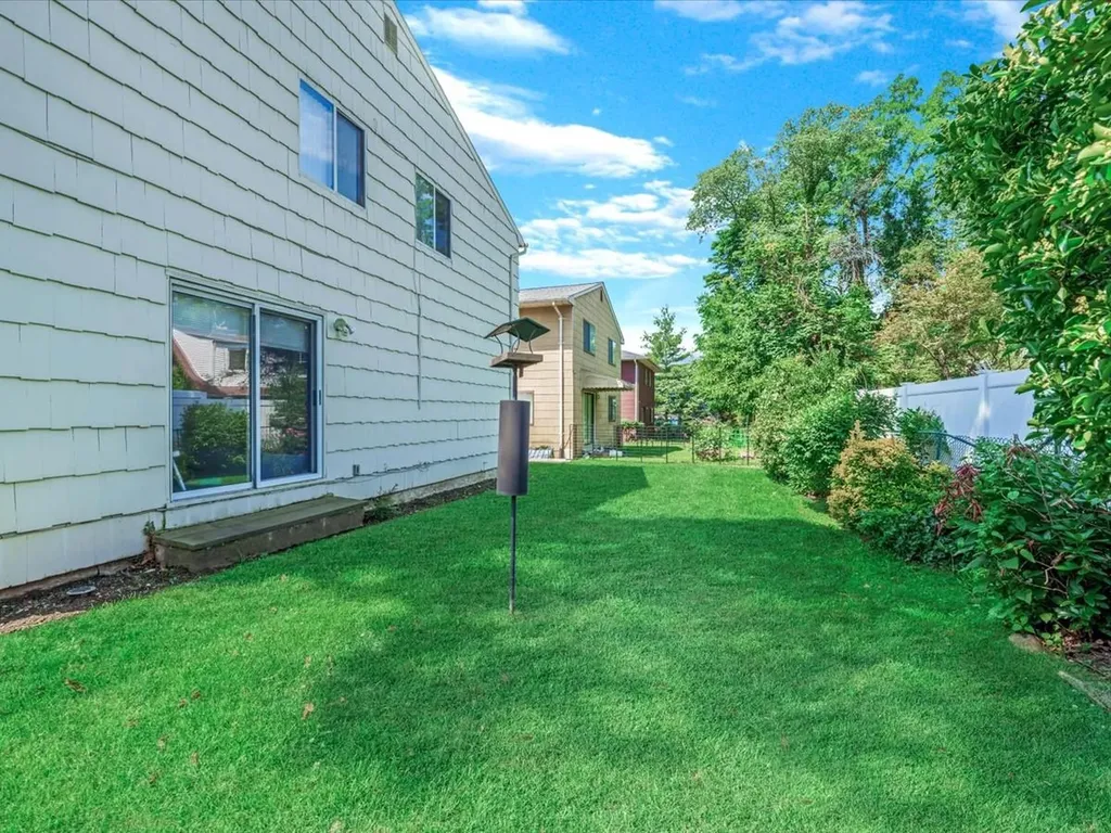 23 Genevieve Place Great Neck NY 11021