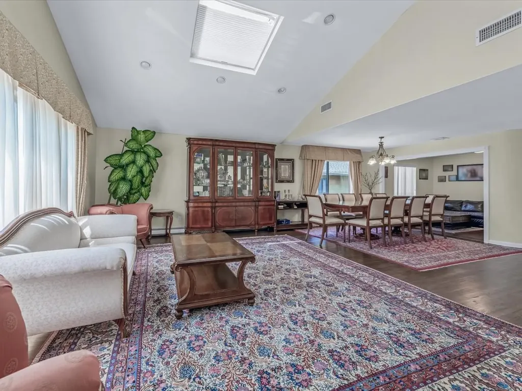 23 Genevieve Place Great Neck NY 11021