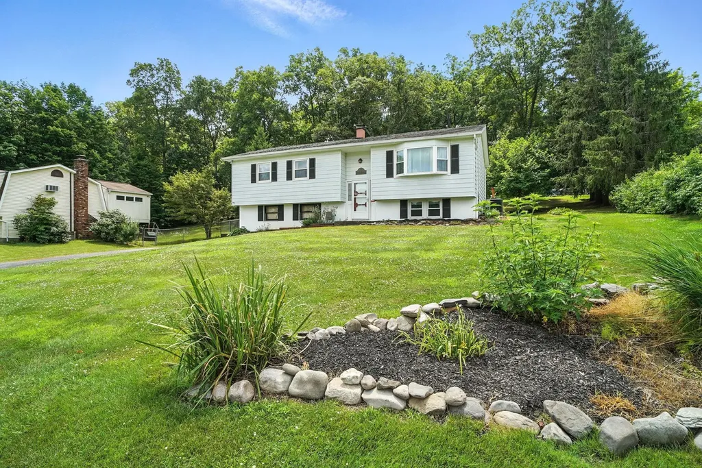 19 Dussenbury Drive Florida NY 10921