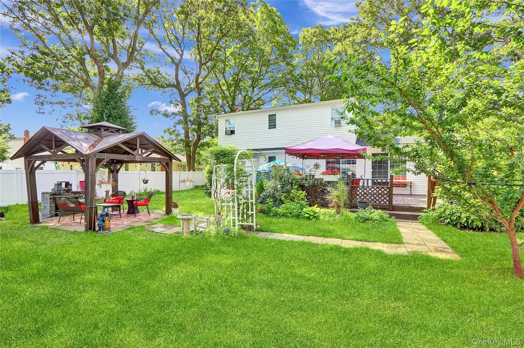 33 Breston Drive W Shirley NY 11967