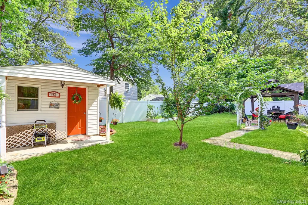 33 Breston Drive W Shirley NY 11967