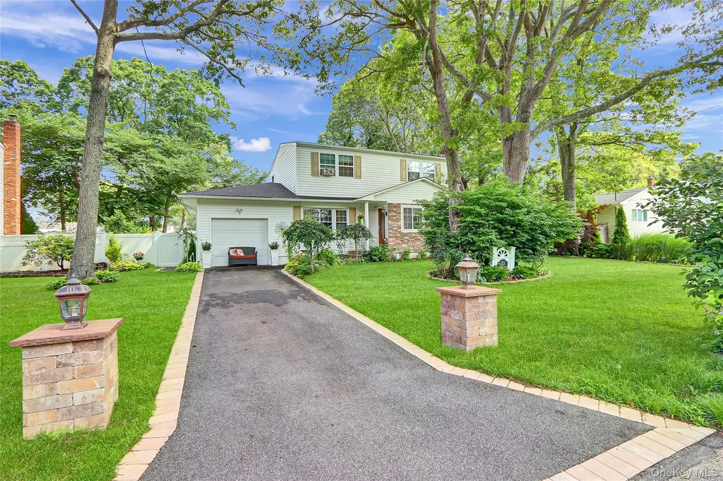 33 Breston Drive W Shirley NY 11967