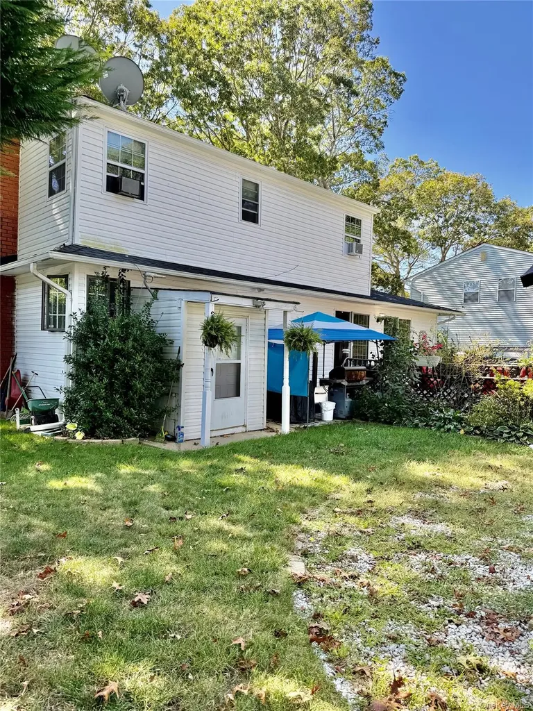 33 Breston Drive W Shirley NY 11967