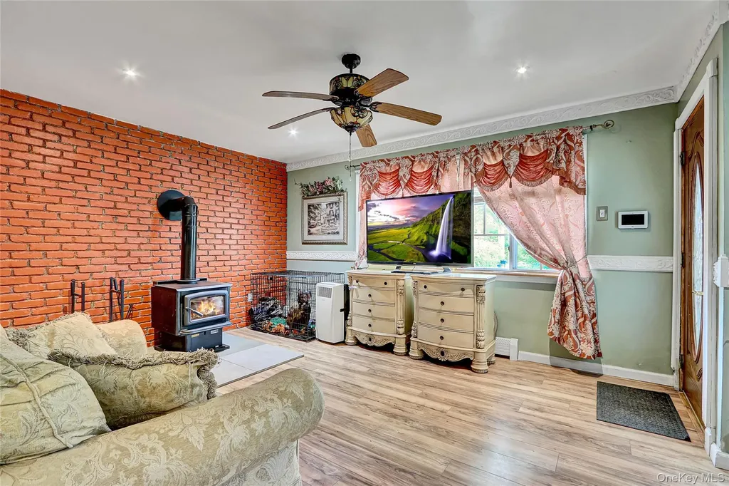 33 Breston Drive W Shirley NY 11967