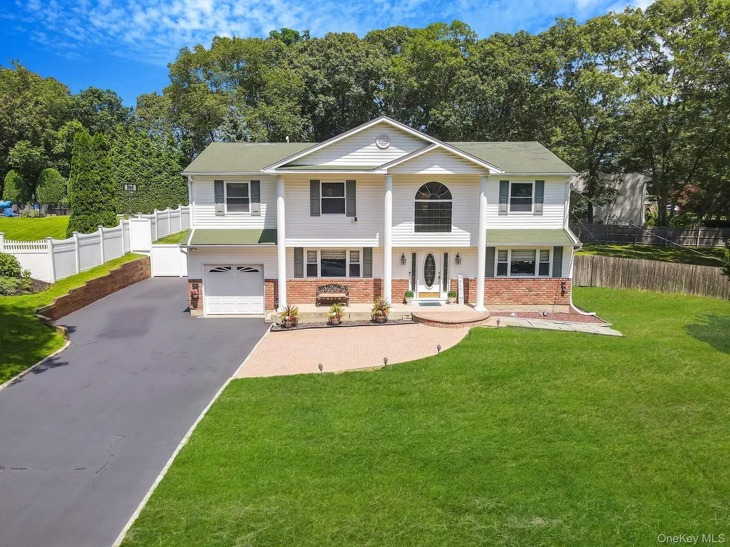 11 Dillmont Drive Smithtown NY 11787