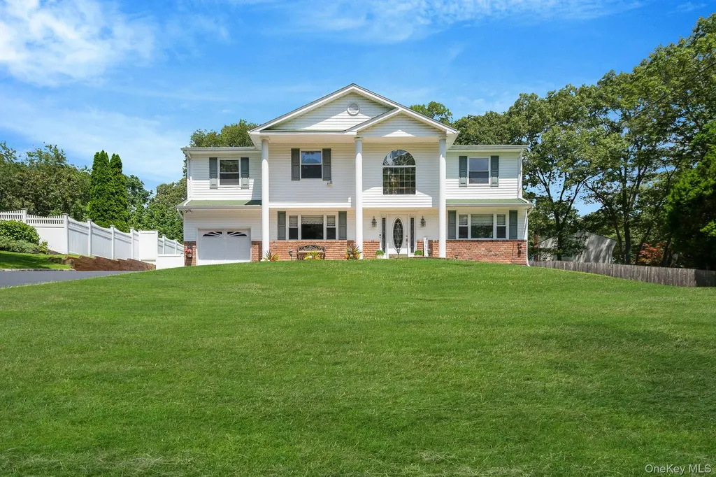 11 Dillmont Drive Smithtown NY 11787