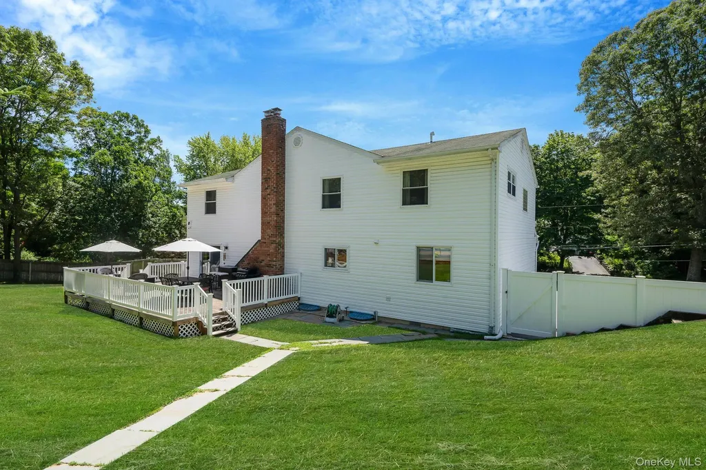 11 Dillmont Drive Smithtown NY 11787