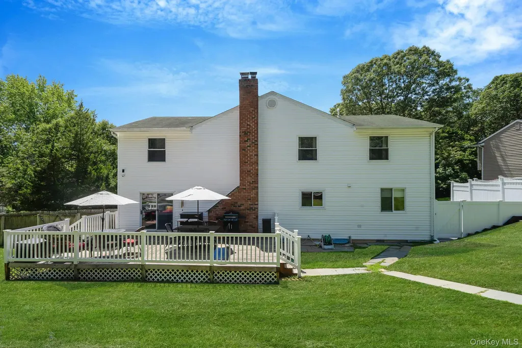 11 Dillmont Drive Smithtown NY 11787