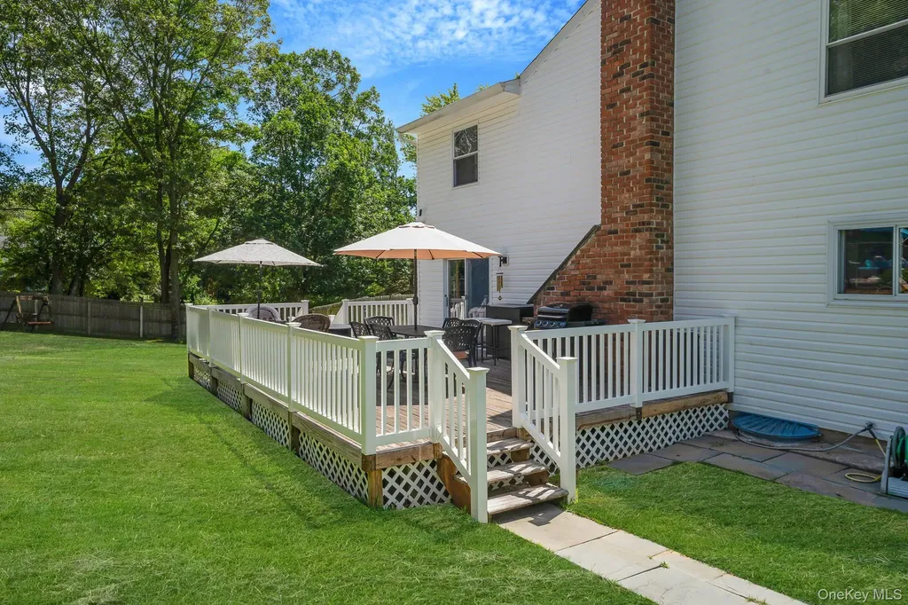 11 Dillmont Drive Smithtown NY 11787