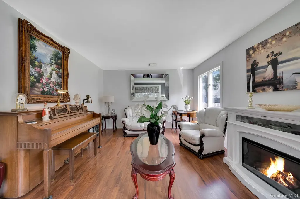 11 Dillmont Drive Smithtown NY 11787