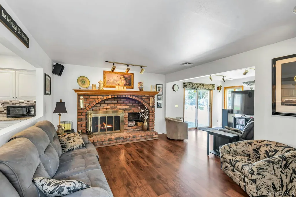 11 Dillmont Drive Smithtown NY 11787