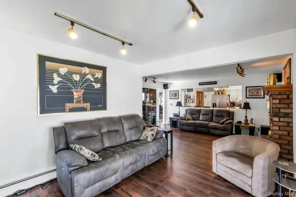 11 Dillmont Drive Smithtown NY 11787