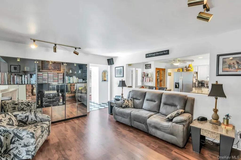 11 Dillmont Drive Smithtown NY 11787