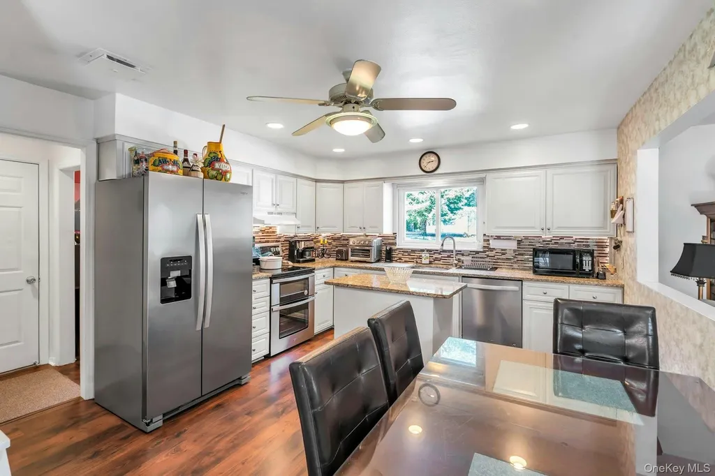 11 Dillmont Drive Smithtown NY 11787