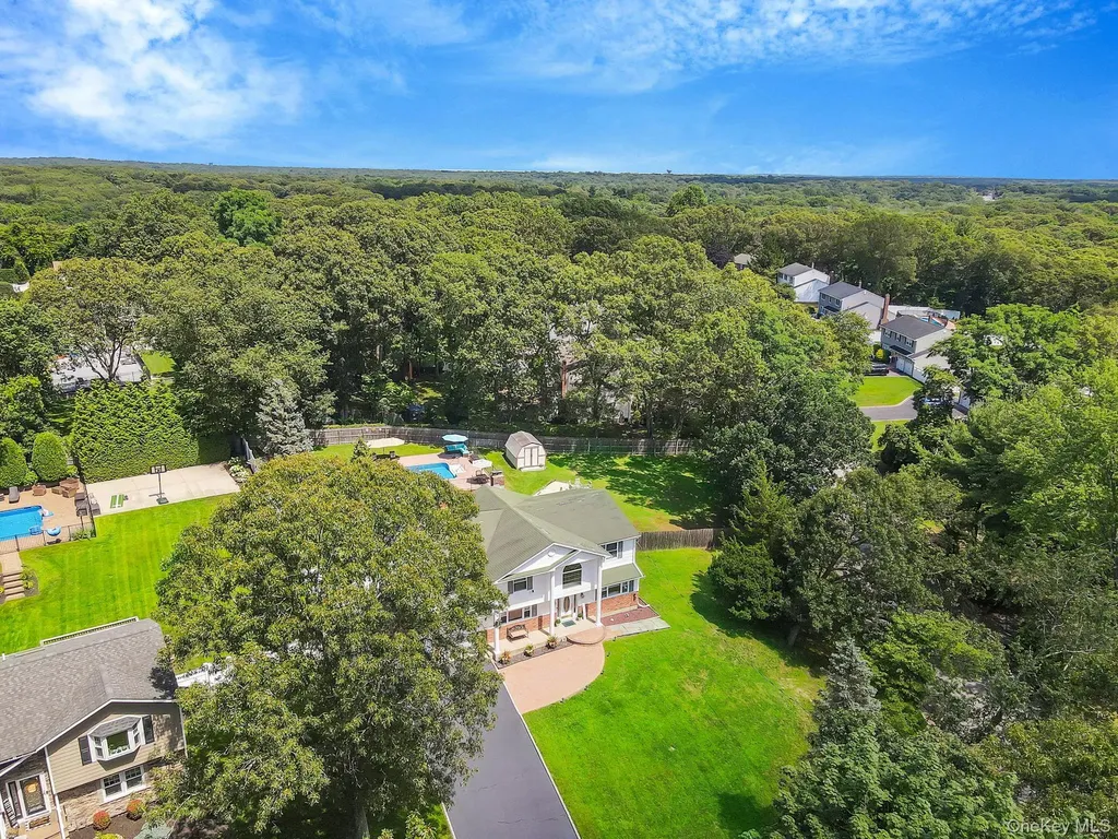 11 Dillmont Drive Smithtown NY 11787