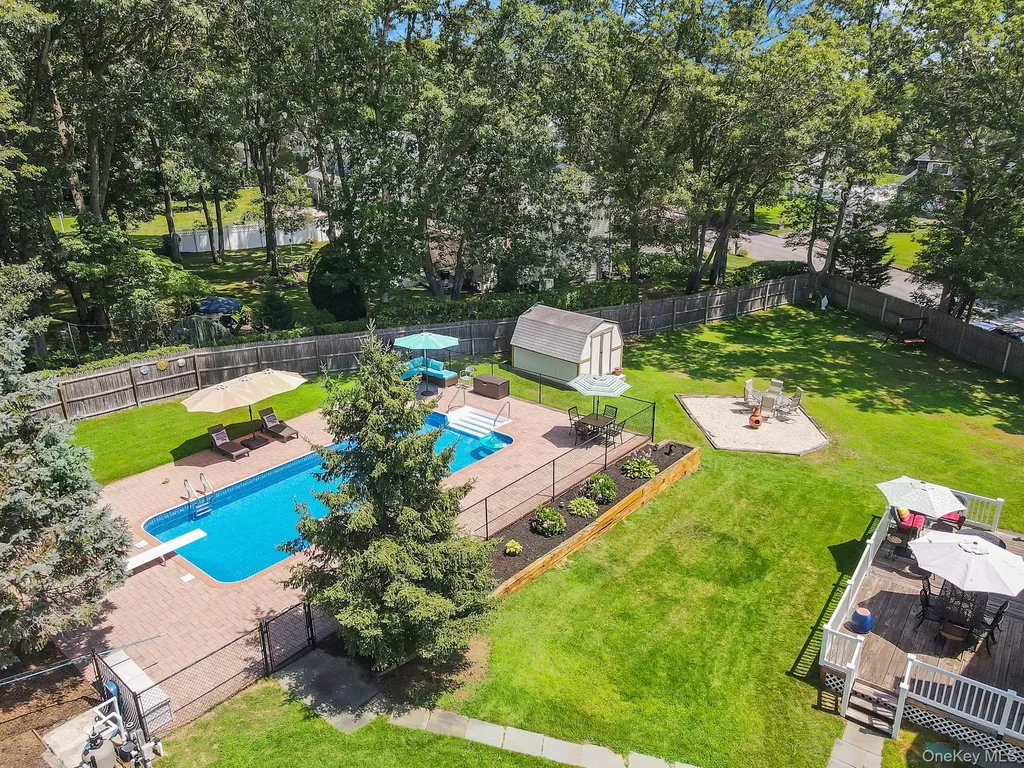 11 Dillmont Drive Smithtown NY 11787
