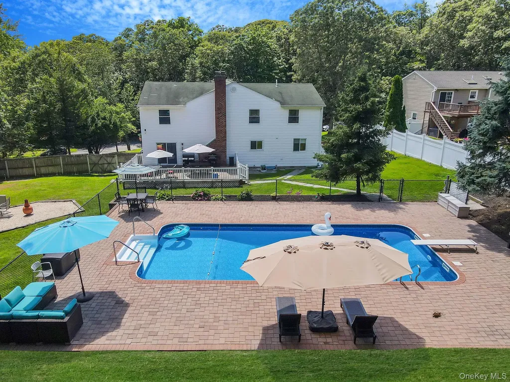 11 Dillmont Drive Smithtown NY 11787