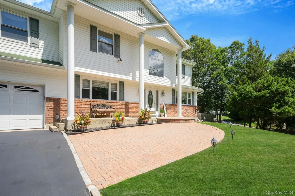 11 Dillmont Drive Smithtown NY 11787