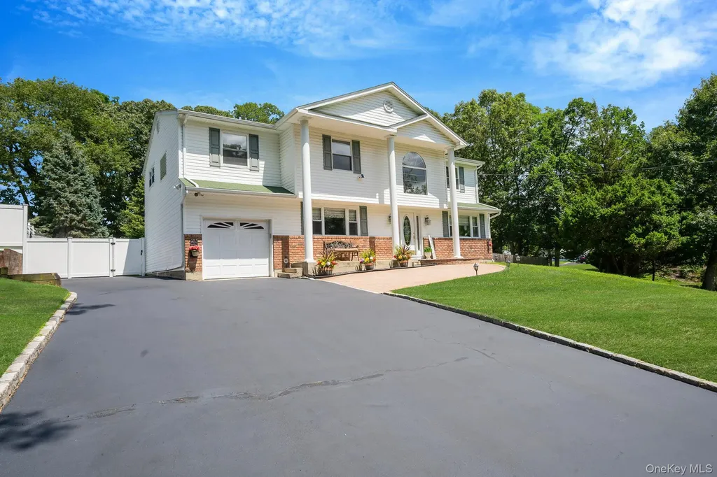 11 Dillmont Drive Smithtown NY 11787