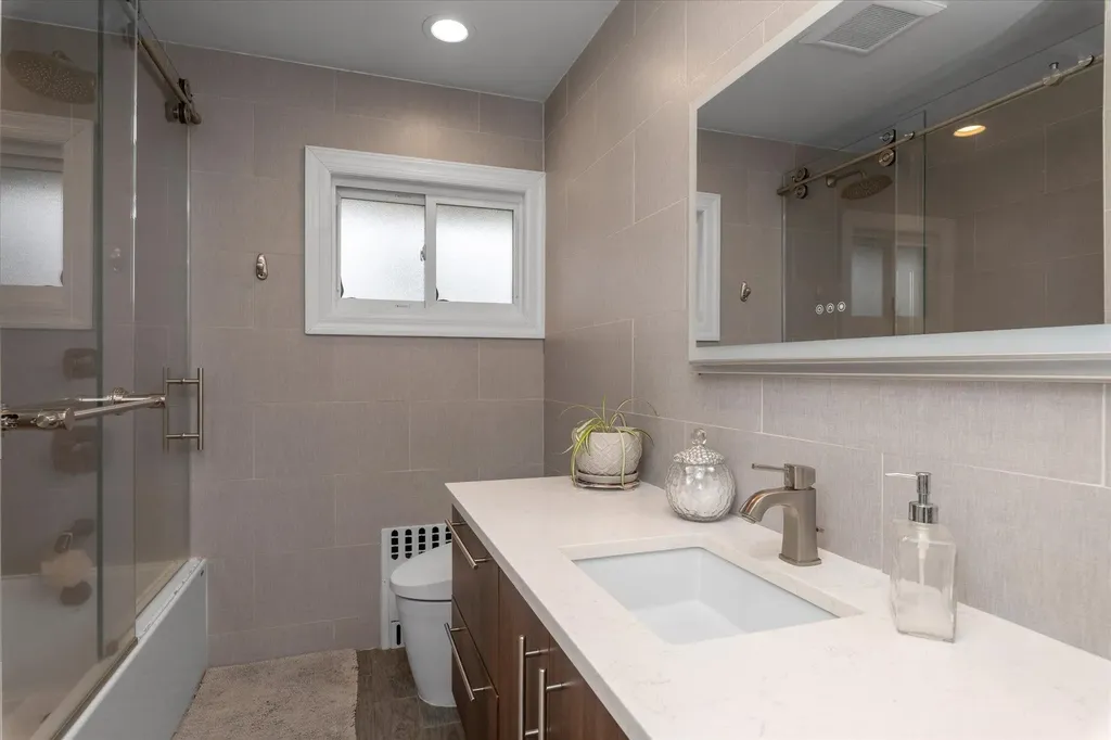 2854 Lenox Road Oceanside NY 11572