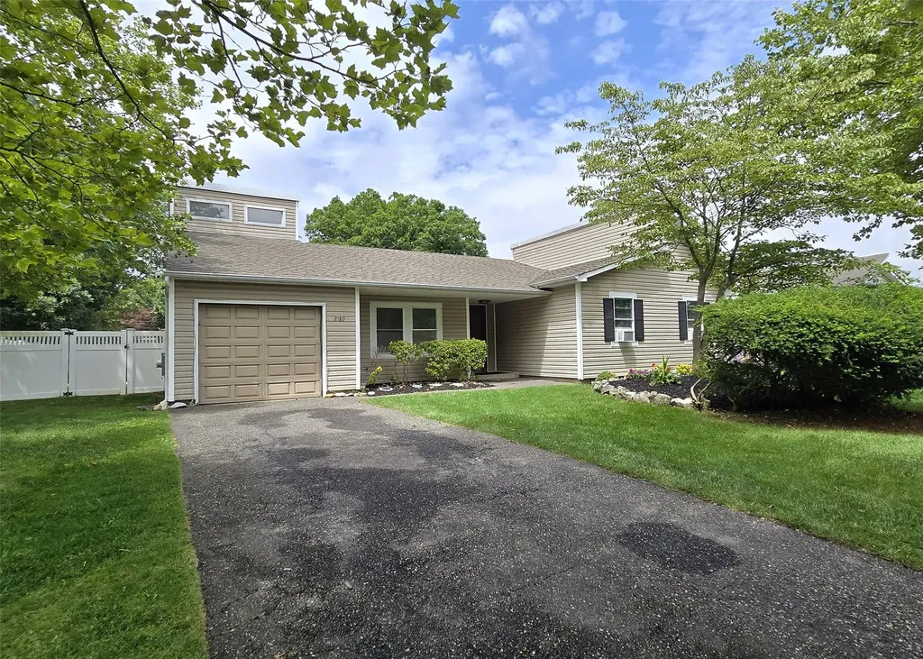 2189 Cedar Avenue Ronkonkoma NY 11779