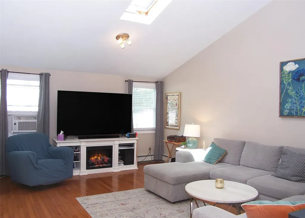 2189 Cedar Avenue Ronkonkoma NY 11779