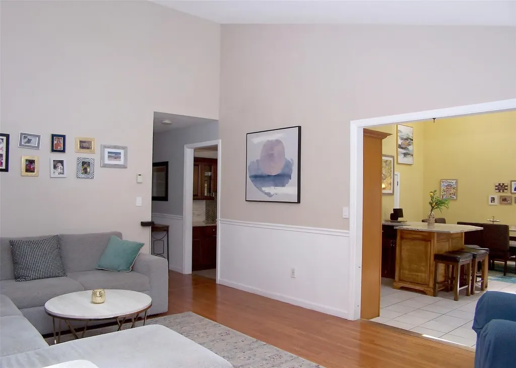 2189 Cedar Avenue Ronkonkoma NY 11779