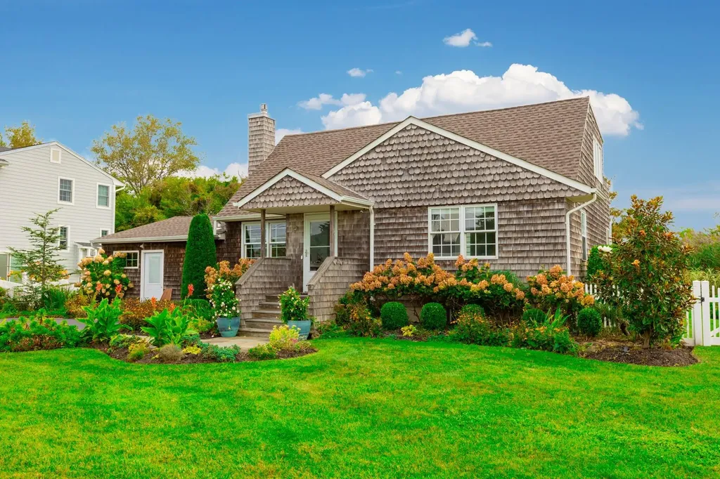 859 E Bay Drive West Islip NY 11795