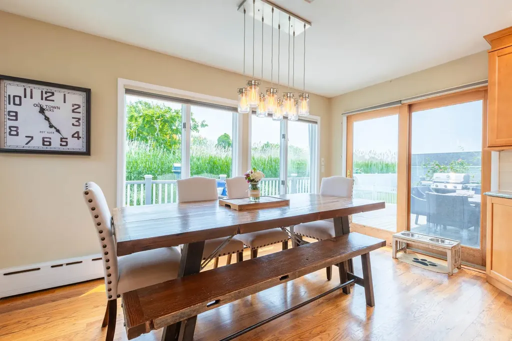 859 E Bay Drive West Islip NY 11795