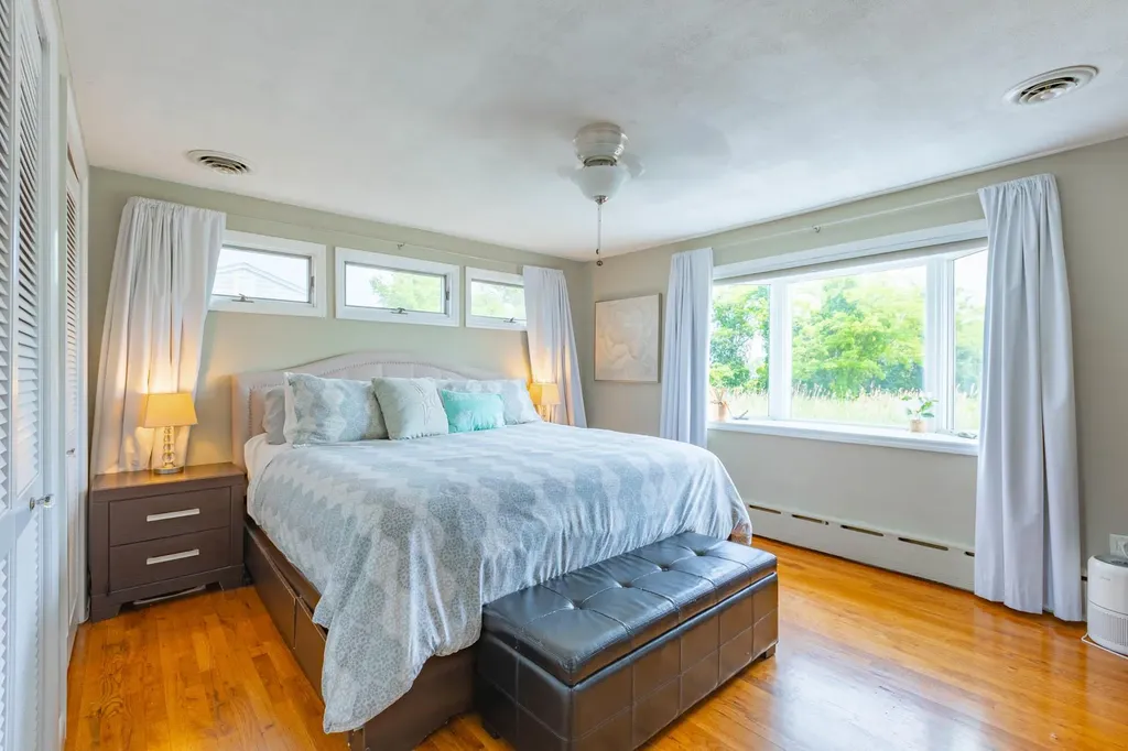 859 E Bay Drive West Islip NY 11795