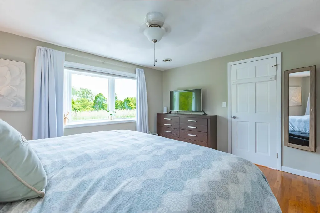 859 E Bay Drive West Islip NY 11795
