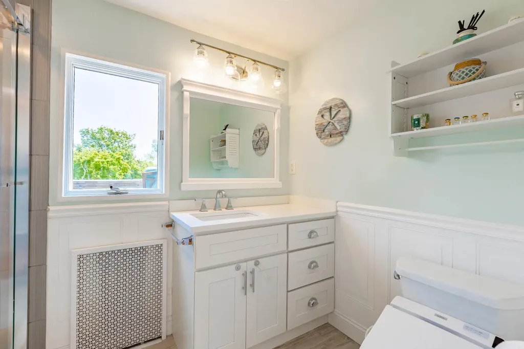 859 E Bay Drive West Islip NY 11795