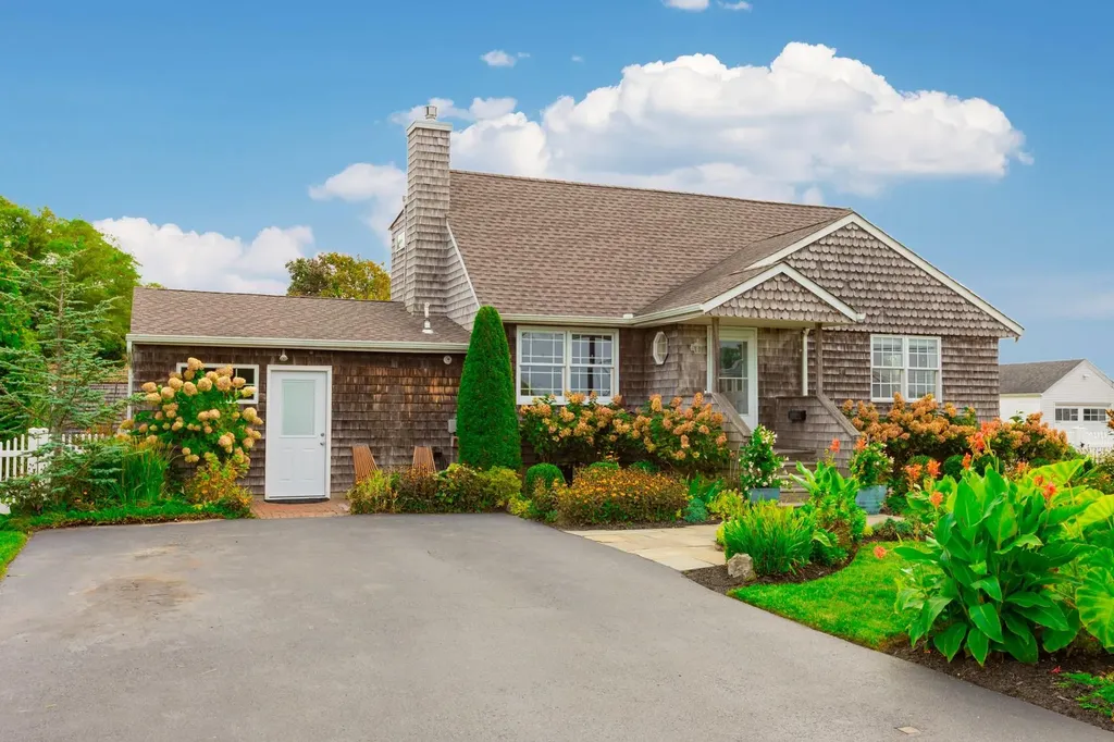 859 E Bay Drive West Islip NY 11795