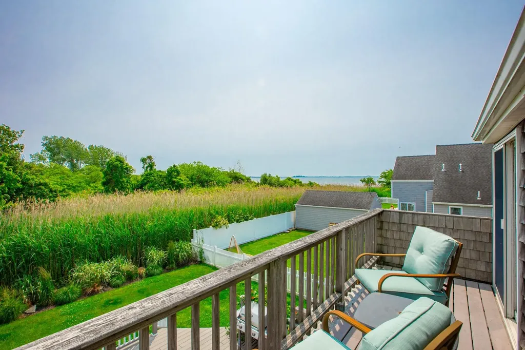 859 E Bay Drive West Islip NY 11795