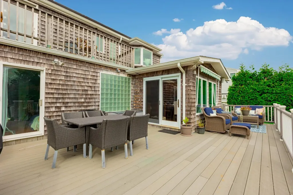 859 E Bay Drive West Islip NY 11795