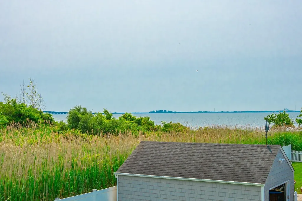 859 E Bay Drive West Islip NY 11795