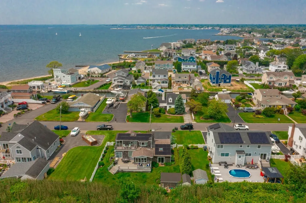 859 E Bay Drive West Islip NY 11795