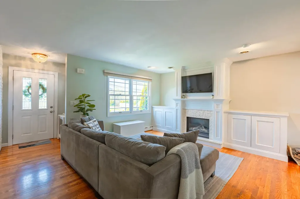 859 E Bay Drive West Islip NY 11795