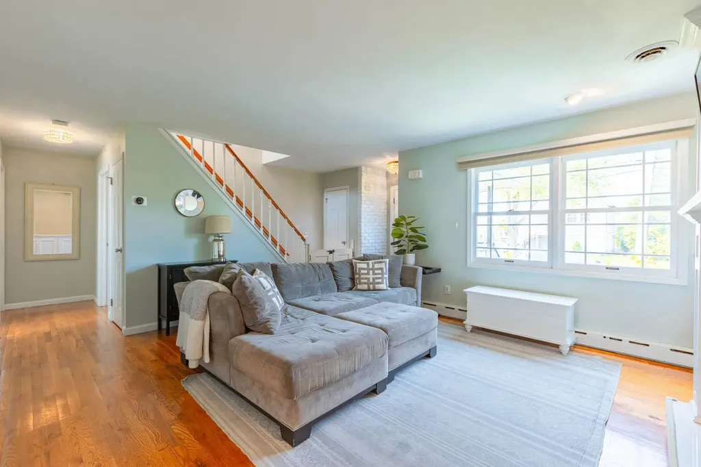 859 E Bay Drive West Islip NY 11795