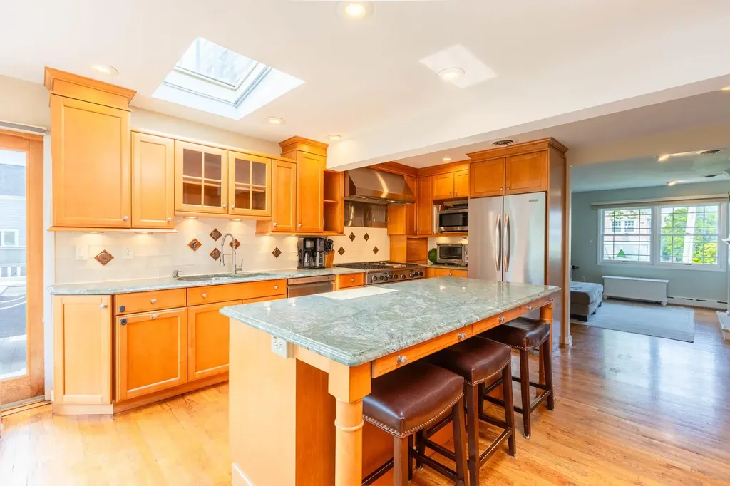 859 E Bay Drive West Islip NY 11795