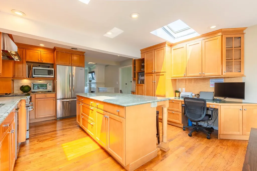 859 E Bay Drive West Islip NY 11795