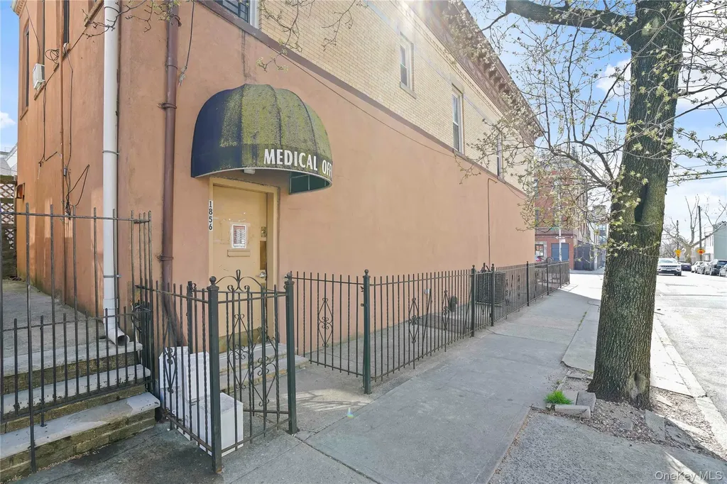 351 Onderdonk Avenue Ridgewood NY 11385