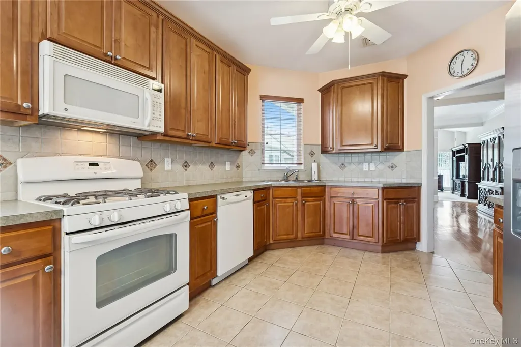 109 Louden Loop Mount Sinai NY 11766