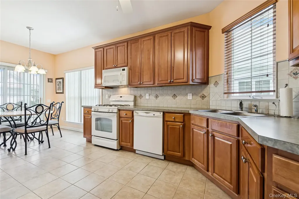 109 Louden Loop Mount Sinai NY 11766