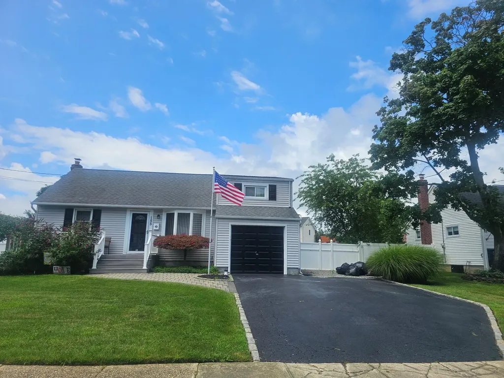 155 Reynolds Road West Islip NY 11795